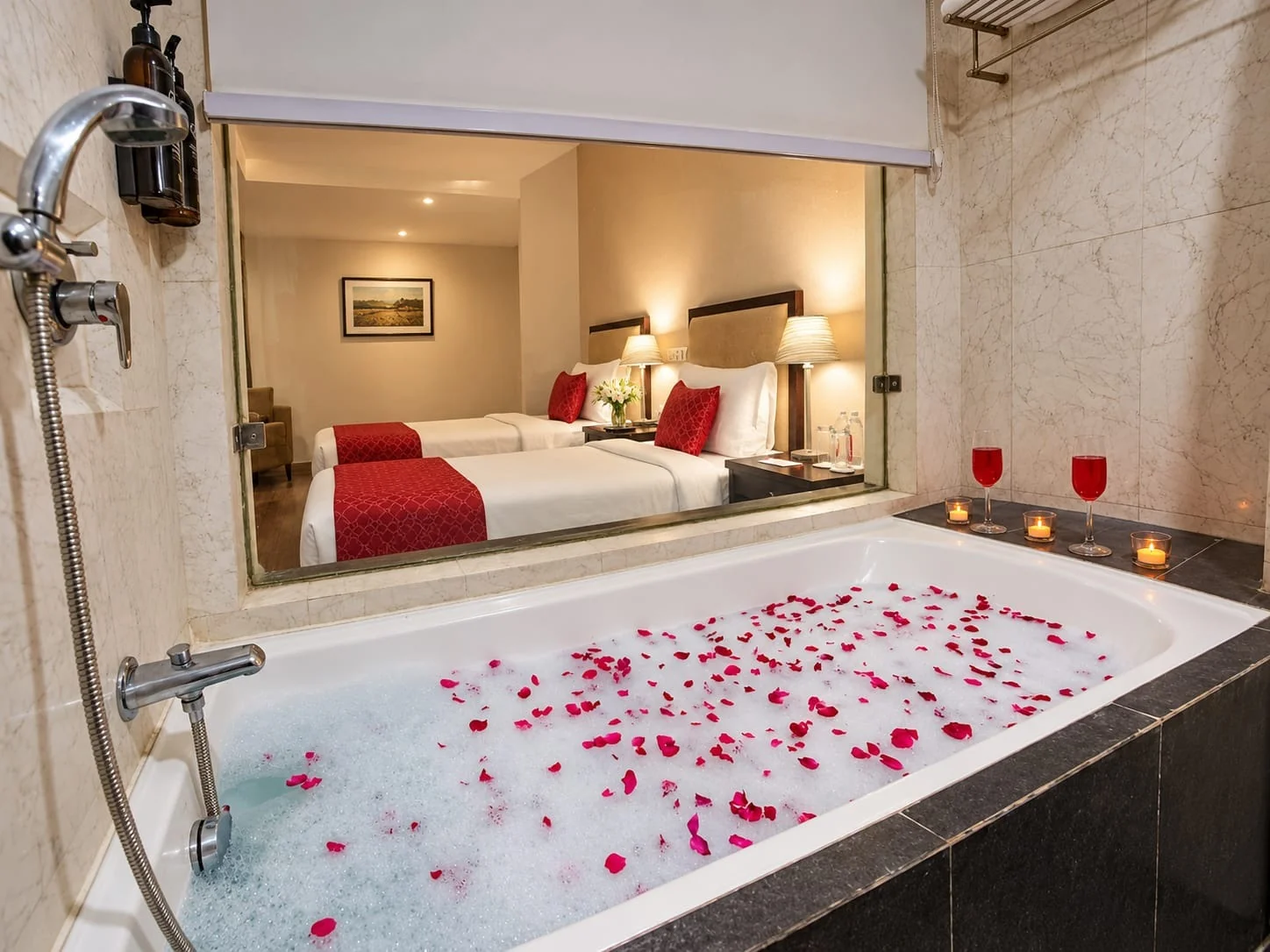 Deluxe bathtub room with breakfast and dinner at Amber Palace Hotel Gurgaon