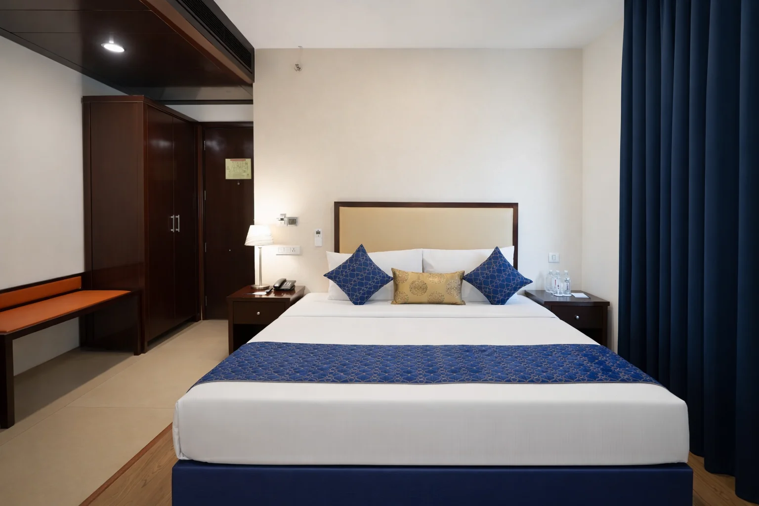 Premium room with bathtub and breakfast at Amber Palace Hotel Gurgaon